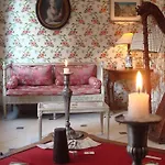 Hotel Caron De Beaumarchais Paris
