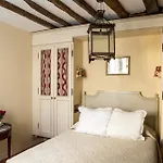 Hotel Caron De Beaumarchais Paris