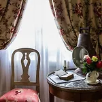 Hotel Caron De Beaumarchais