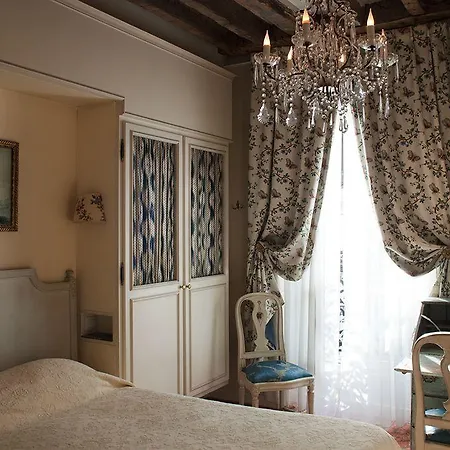 Caron De Beaumarchais 3* Parigi