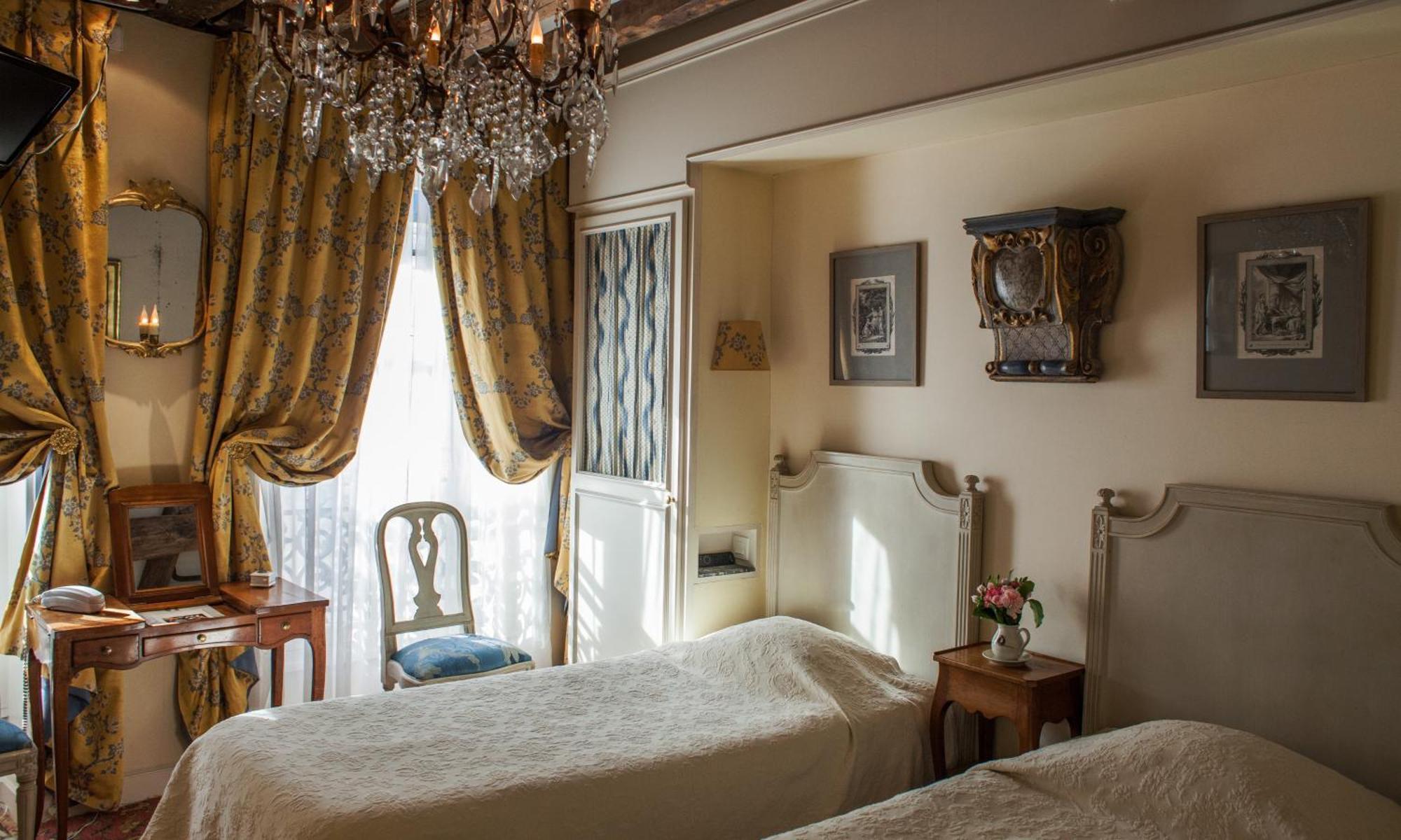 Caron De Beaumarchais Hotel 3*