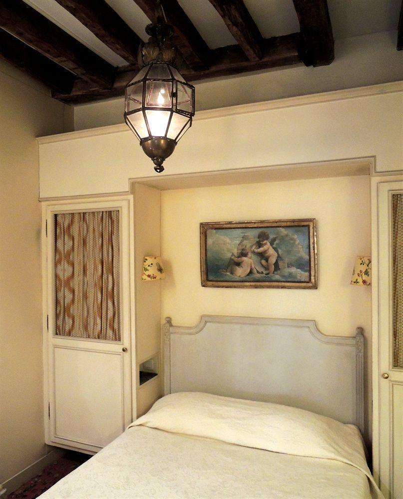 Caron De Beaumarchais Hotel