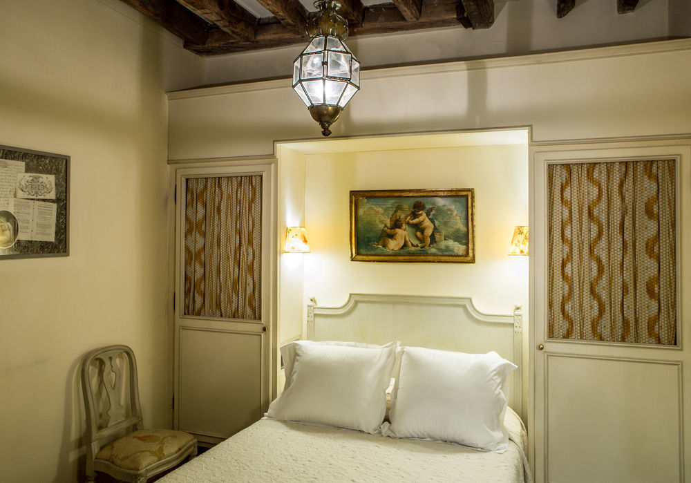 Hotel Caron De Beaumarchais 3*