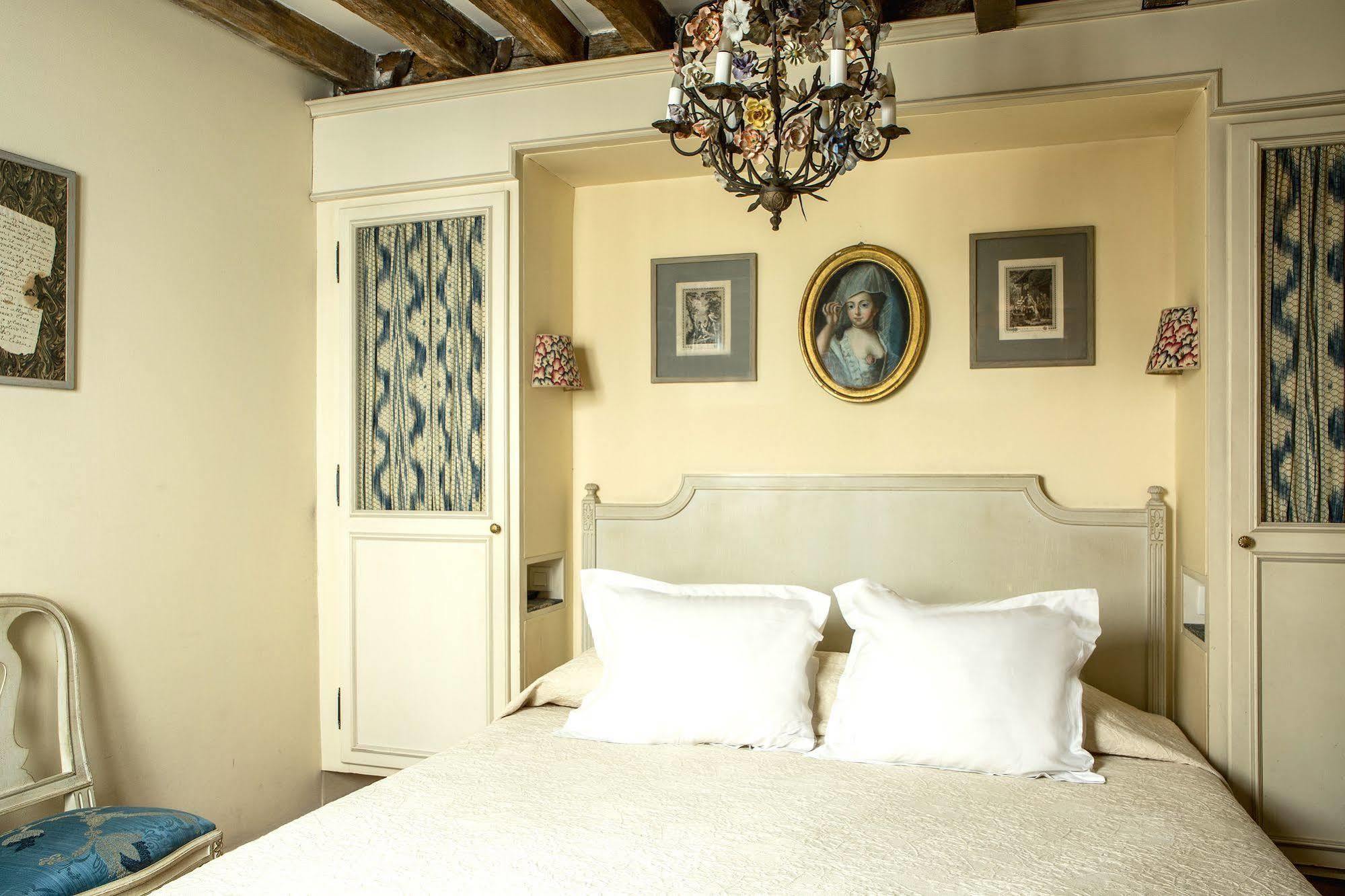 Caron De Beaumarchais 3* Parigi