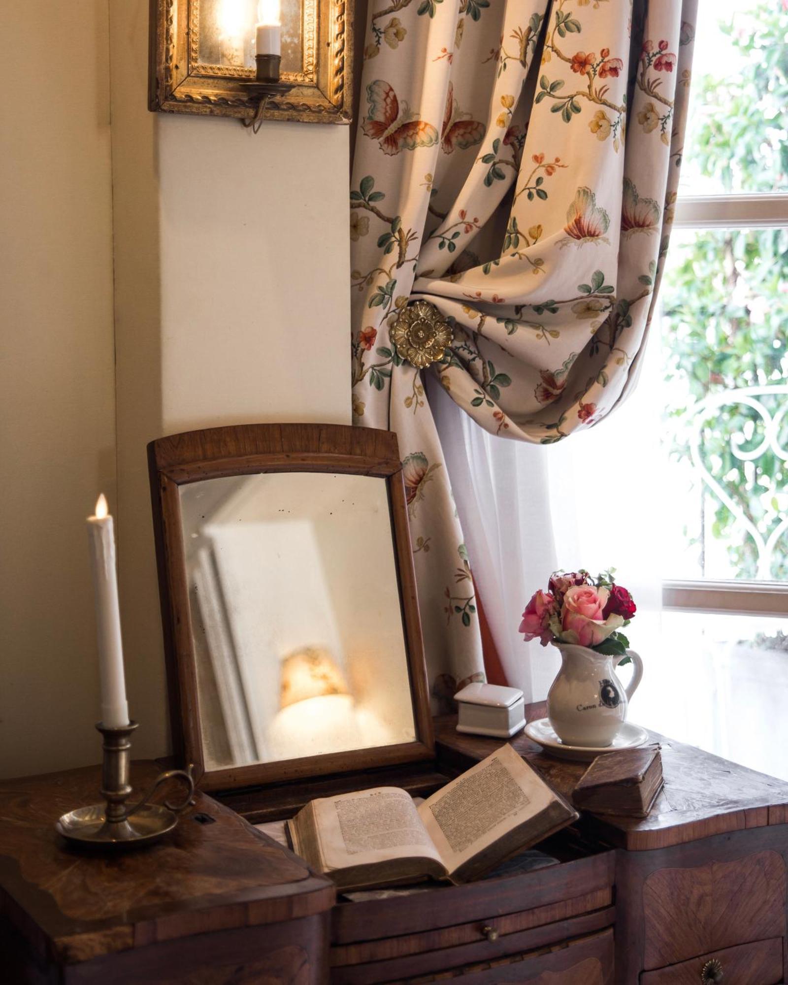 Hotel Caron De Beaumarchais Paris