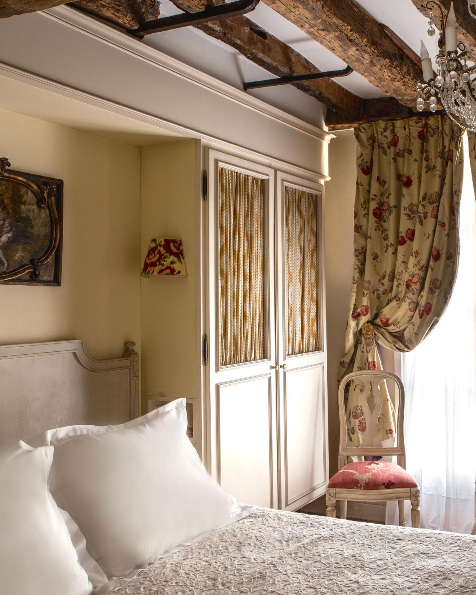 Caron De Beaumarchais Paris