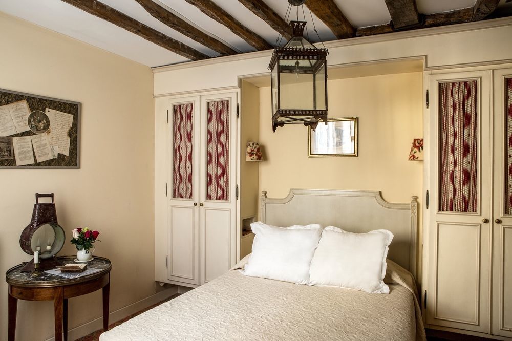 Hotel Caron De Beaumarchais Paris