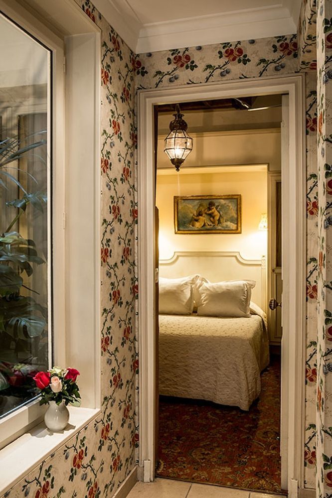 Caron De Beaumarchais Paris