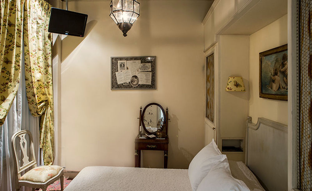 Hotel Caron De Beaumarchais 3*