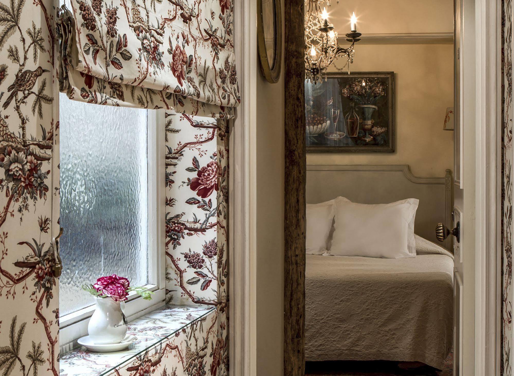 Caron De Beaumarchais Hotel Paris