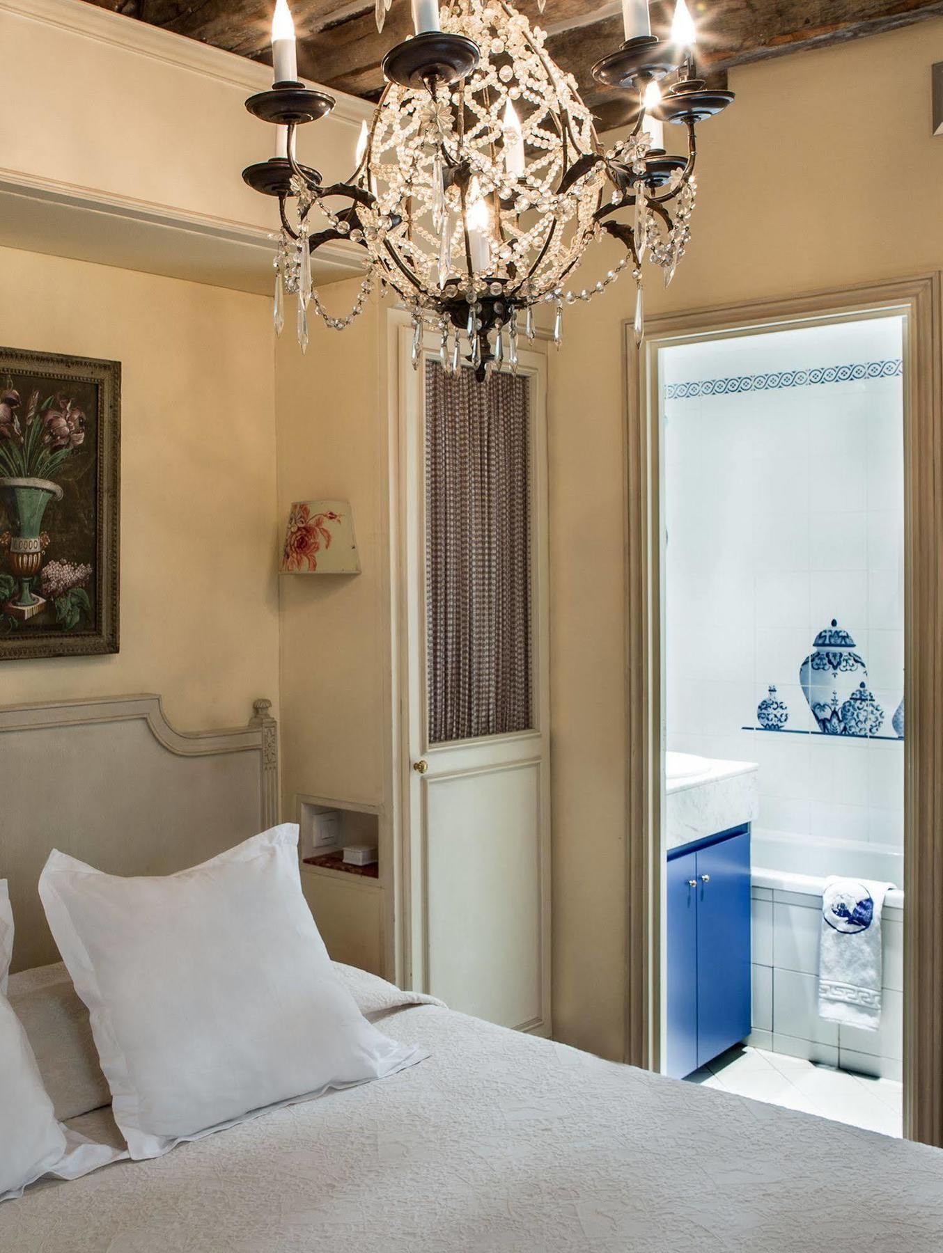 Caron De Beaumarchais Hotel 3*