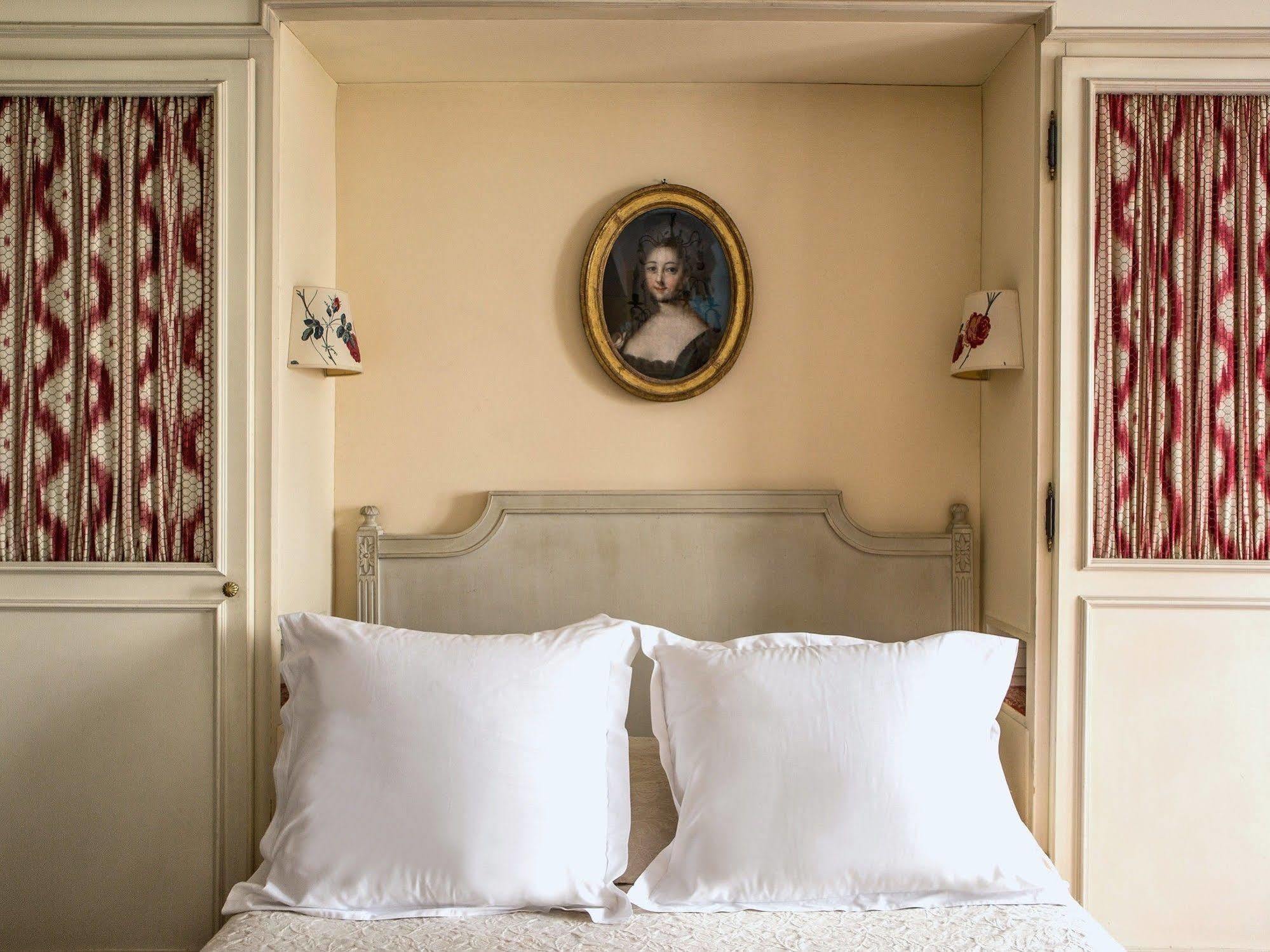 Caron De Beaumarchais Paris